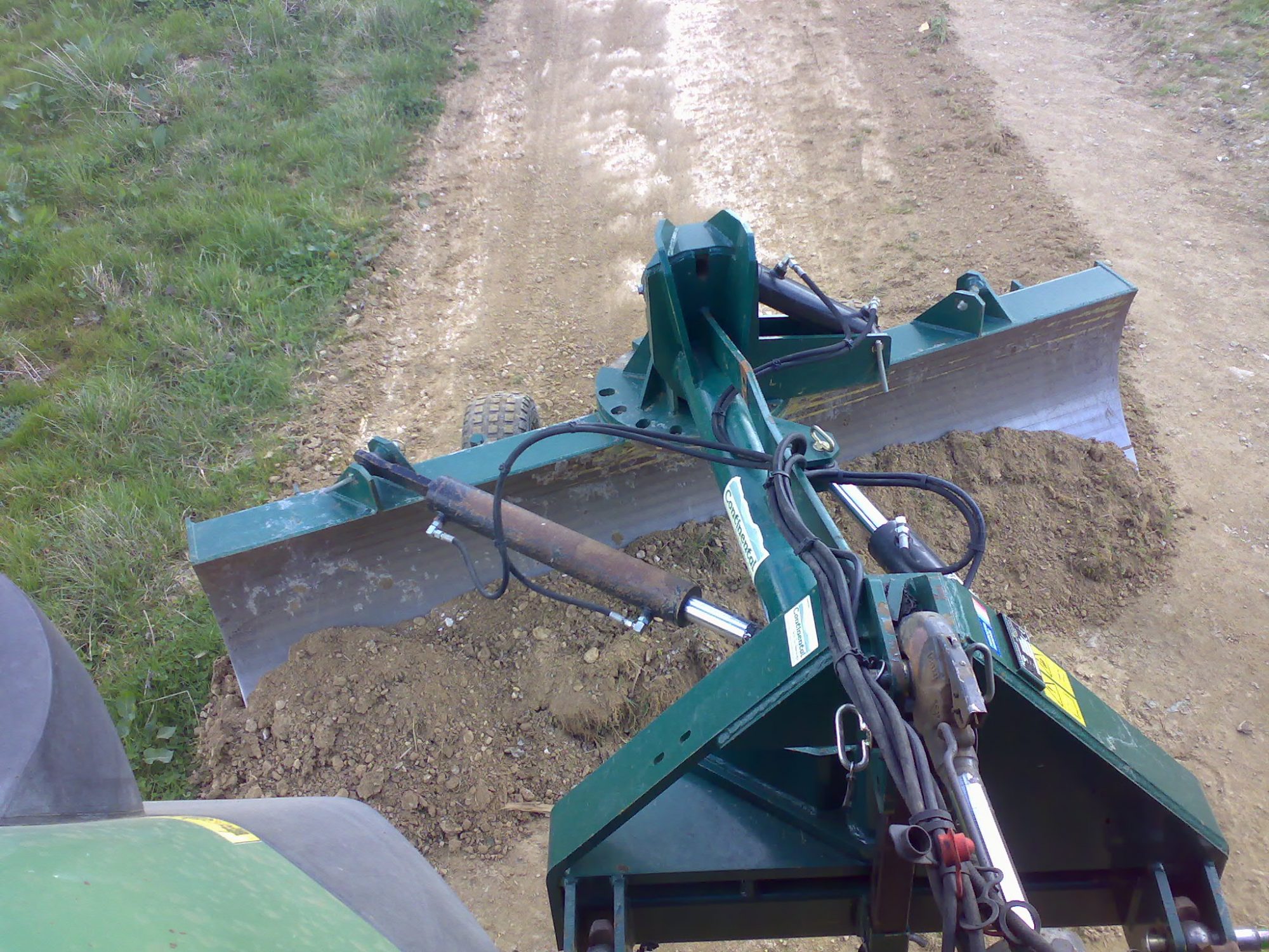 Tractor road grader