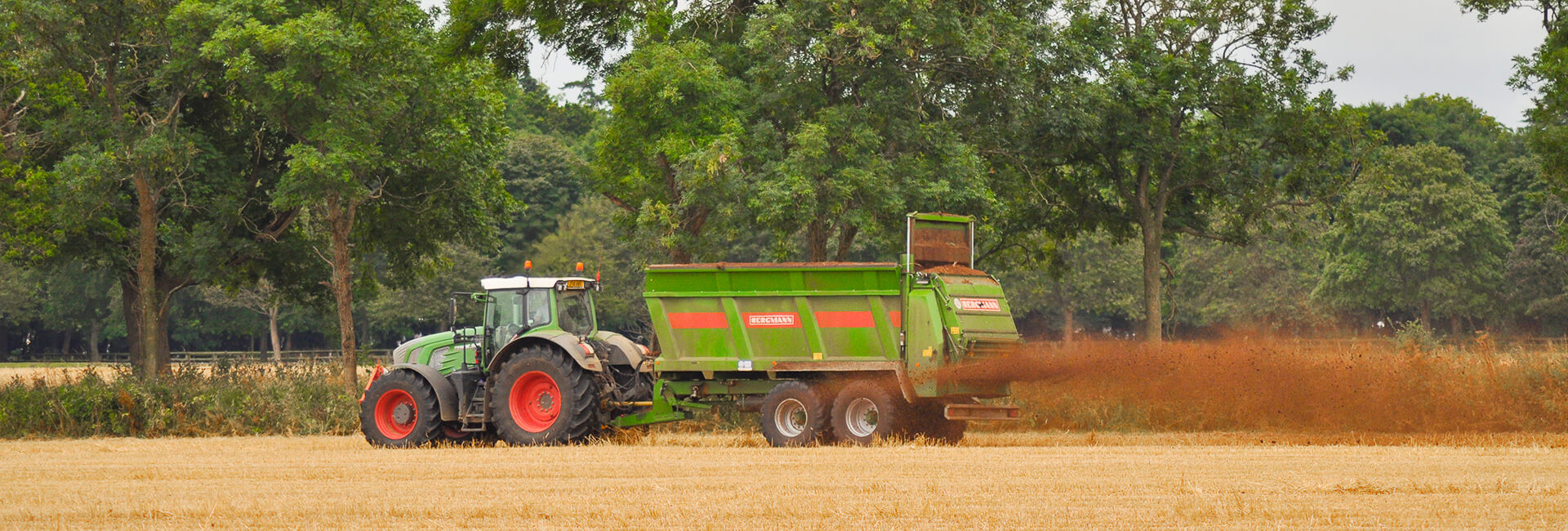 precision accurate muck spreader applying chicken manure