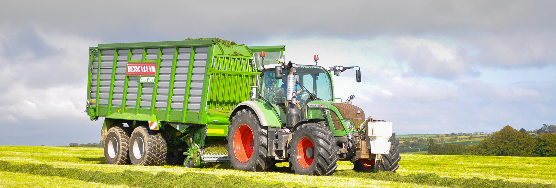 Bergmann forage wagon and fendt tractor