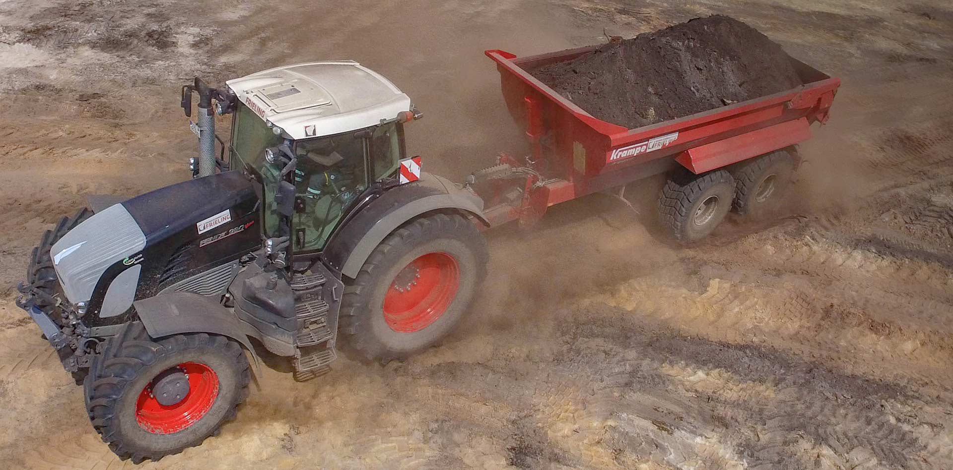 Dump trailer krampe and black fendt tractor