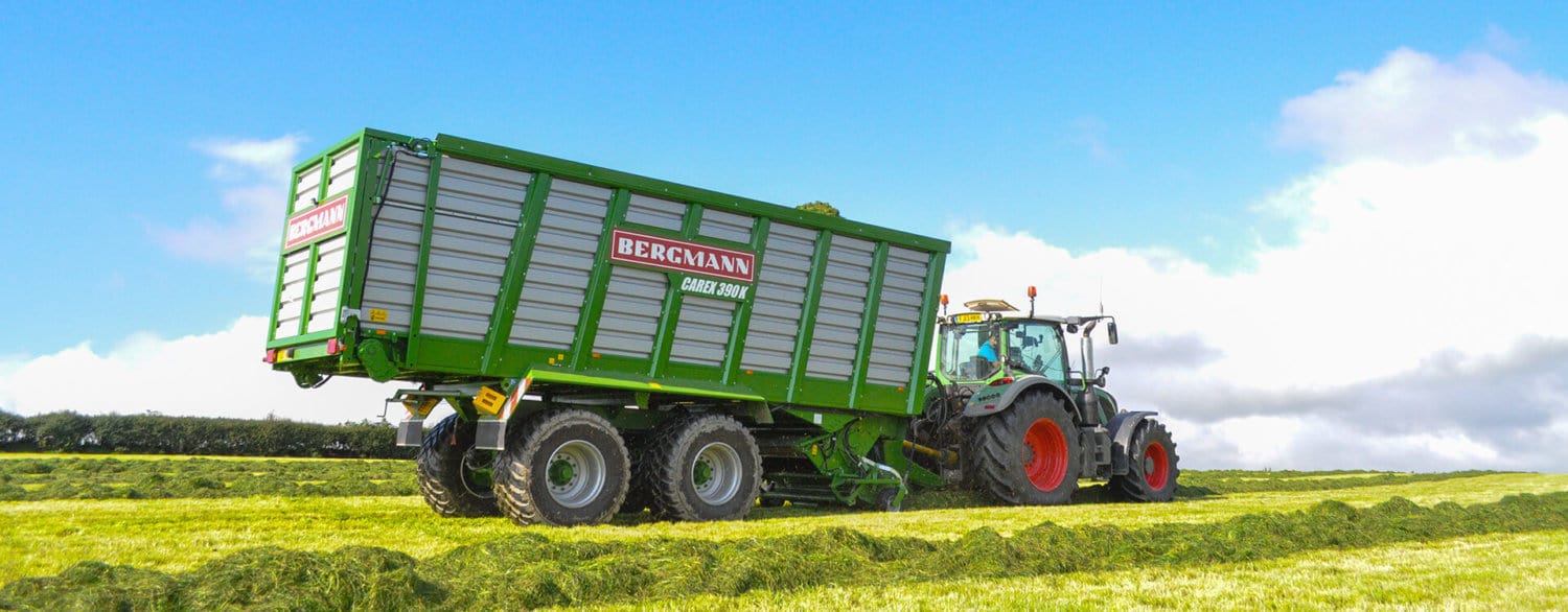 Forage Wagon bergmann carex grass silage uk with fendt 724 tractor