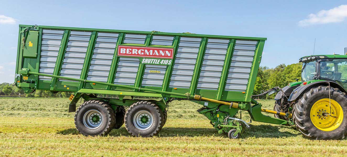 bergmann silage wagon shuttle 410 with John deere tractor