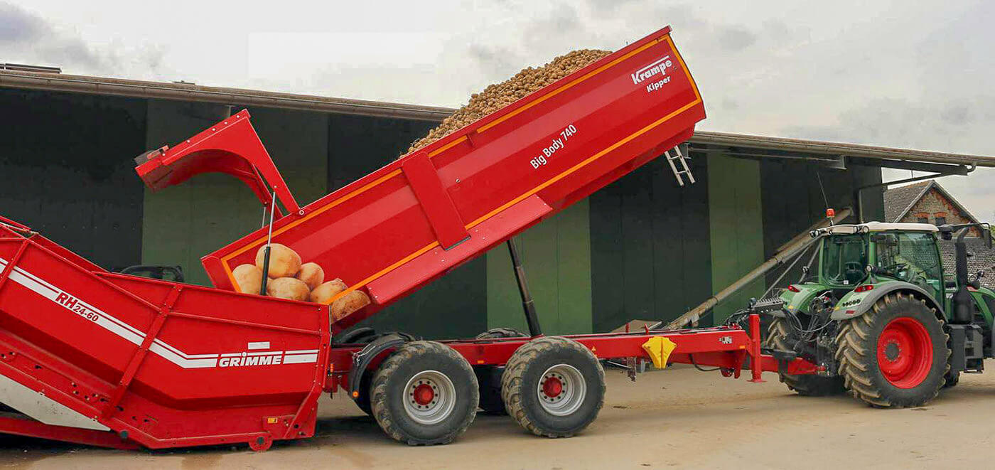 Trailer unloading potatoes into hopper krampe BB740