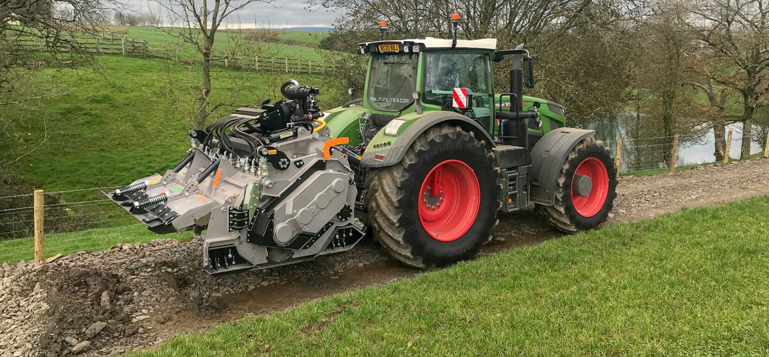 Stone road stone crusher Fendt and FAE