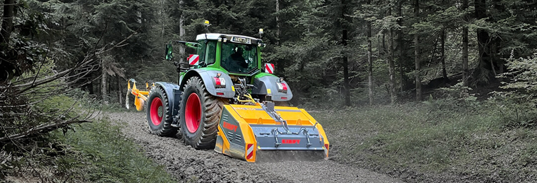 Kirpy Stone crusher in forest crushing roads