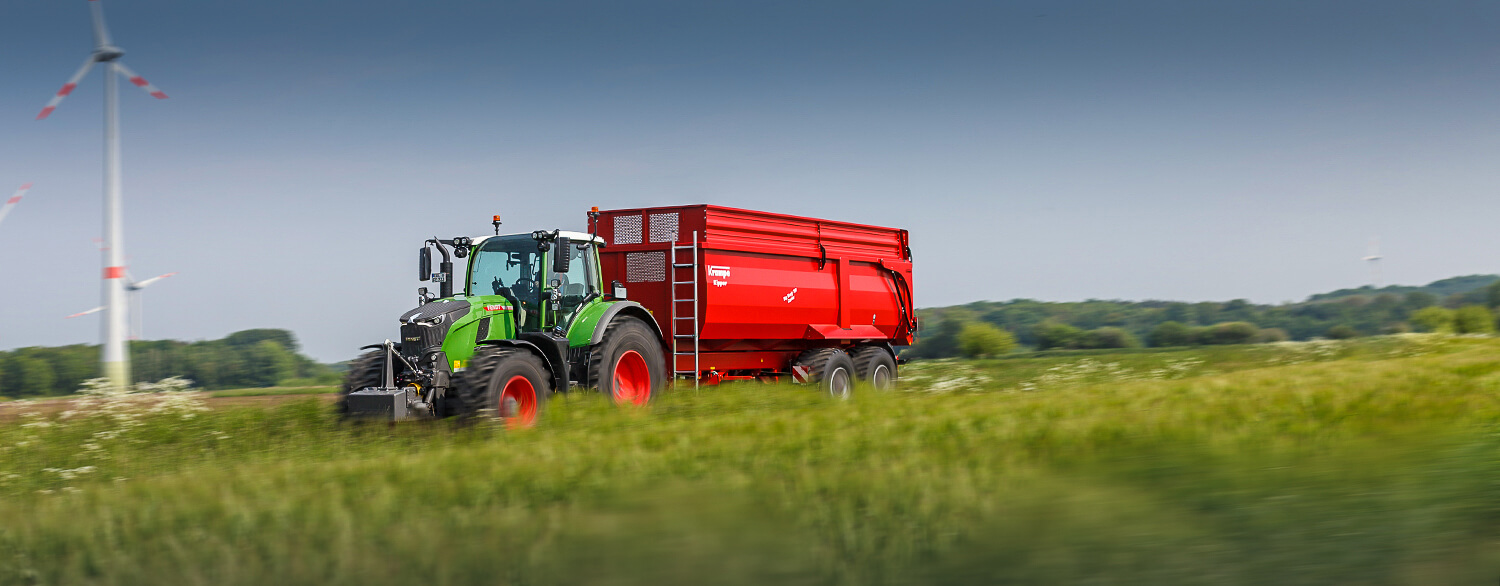 Krampe trailer with Fendt 728 tractor driving in fields